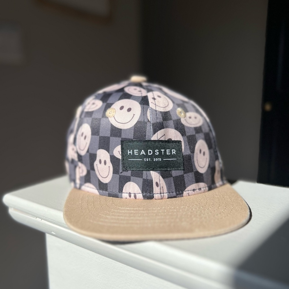 Headster Smiley Face Cap - Picture 1 of 5